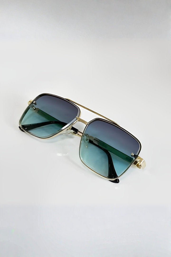 Women's Retro Aviator Sunglasses with Gold Frame and Gradient Lens | Polarized