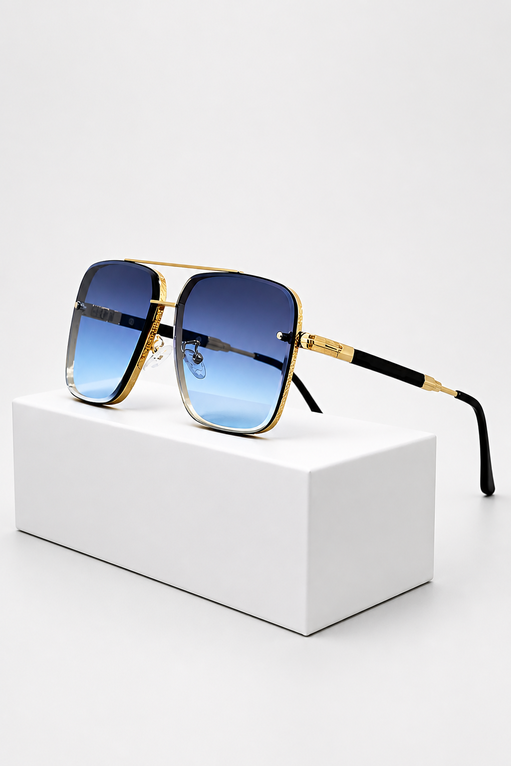 Women's Retro Aviator Sunglasses with Gold Frame and Gradient Lens | Polarized